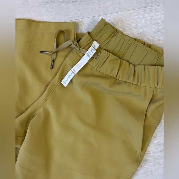 Lululemon Keep Moving Pants - Picture 3 of 3